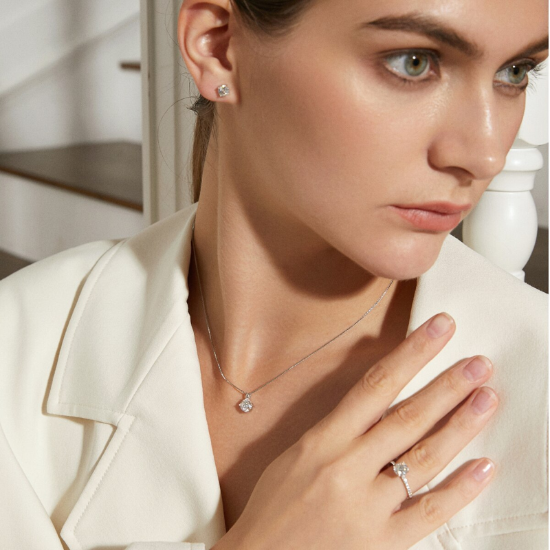 "6 Prong Brilliant" 2 Carat Moissanite Diamond Ring