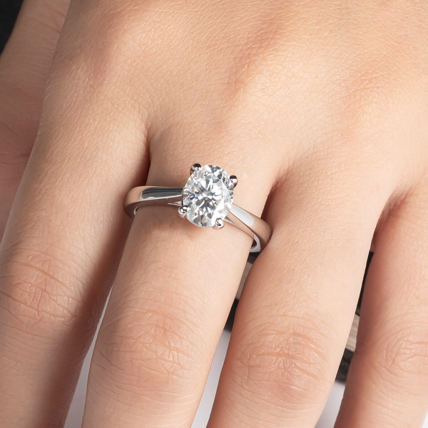"Oval Cut" Moissanite Diamond Ring