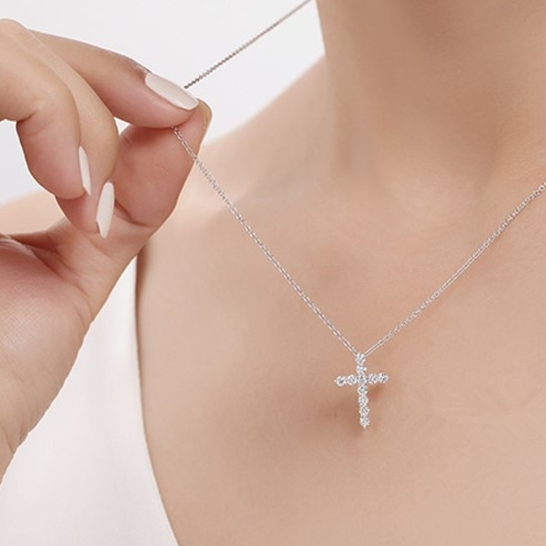 "Cross" Moissanite Diamonds Necklace