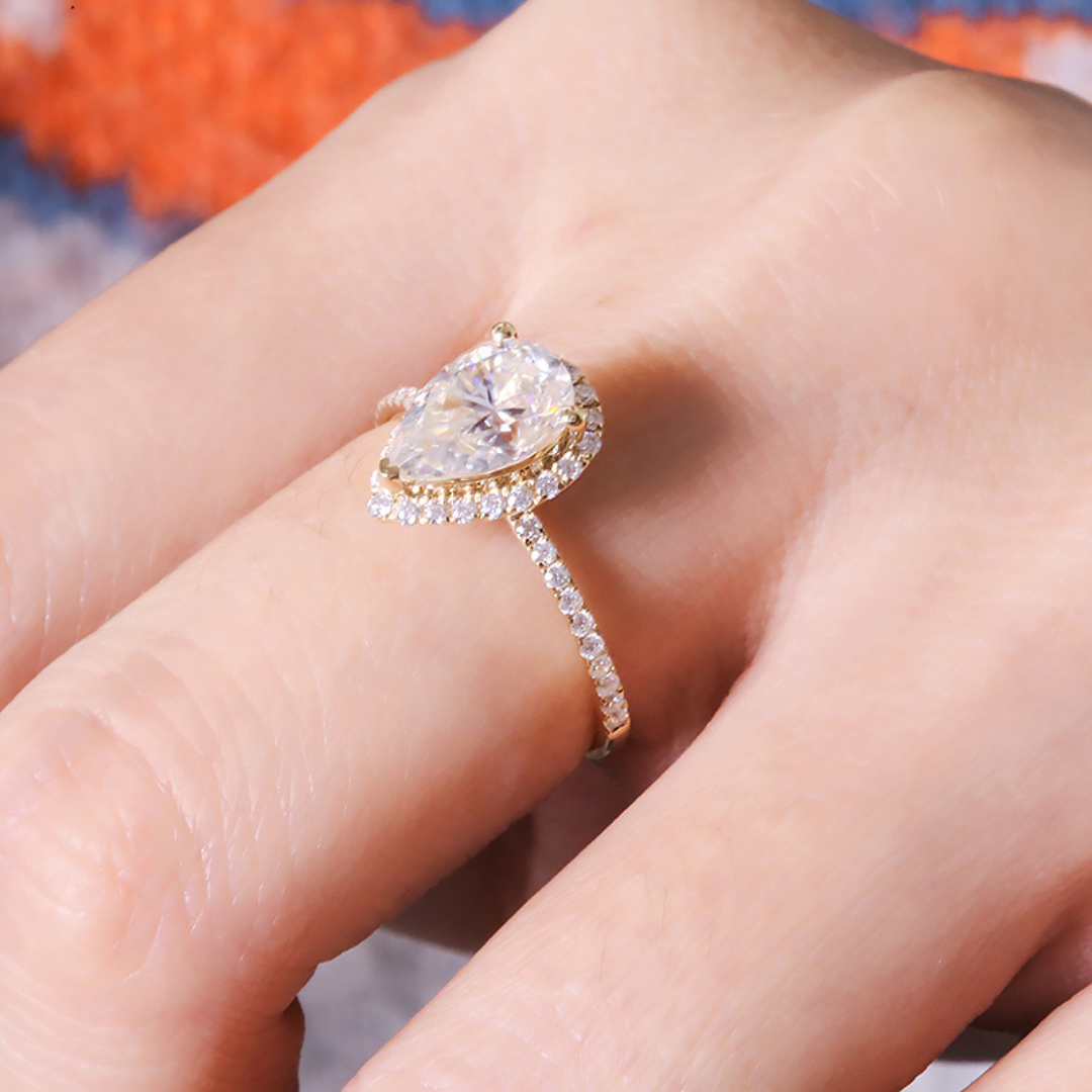 "Halo Pear" White Gold or Yellow Gold Ring
